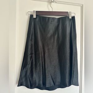 NWOT! Aritzia Babaton mini skirt - size 6